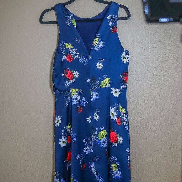 Dress - Picture 3 of 4